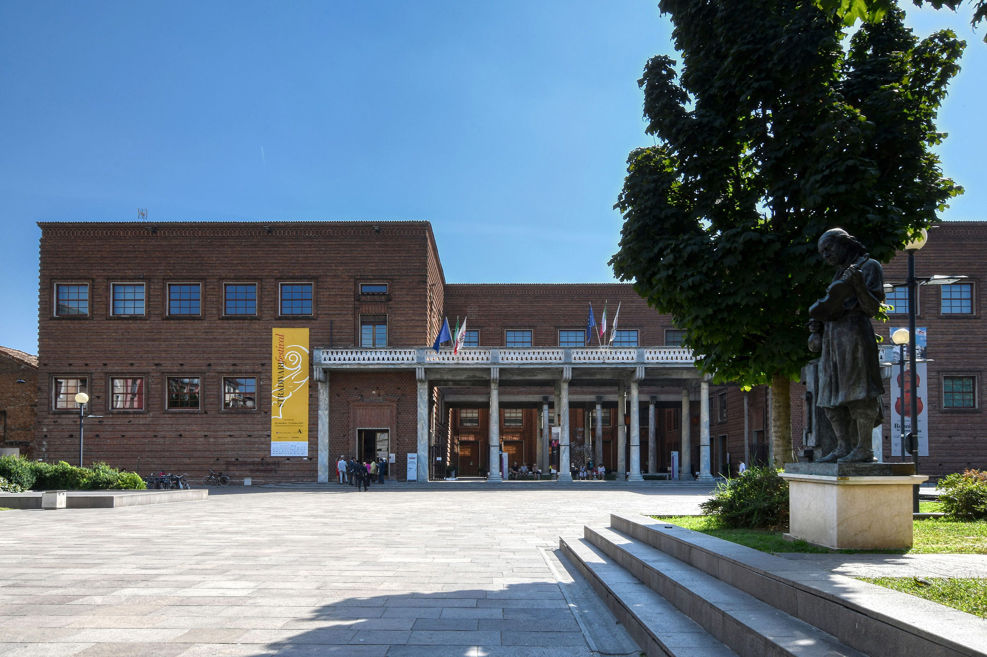 Cremona (Photo license: CC BY 2.0)